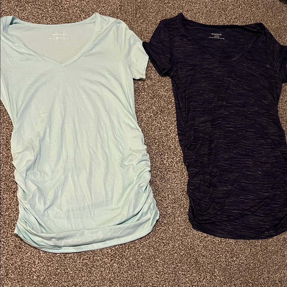 BNWOT & LIKE NEW 2-pack V-Neck XS Maternity T-Shirts (Light Blue & Heather Navy)